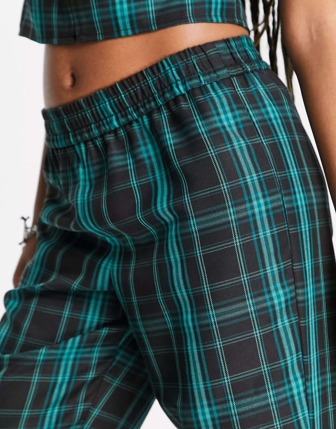 Темно-зеленые брюки в клетку COLLUSION, Зеленый, Темно-зеленые брюки в клетку COLLUSION
Темно-зеленые брюки в клетку COLLUSION, Зеленый, Темно-зеленые брюки в клетку COLLUSION