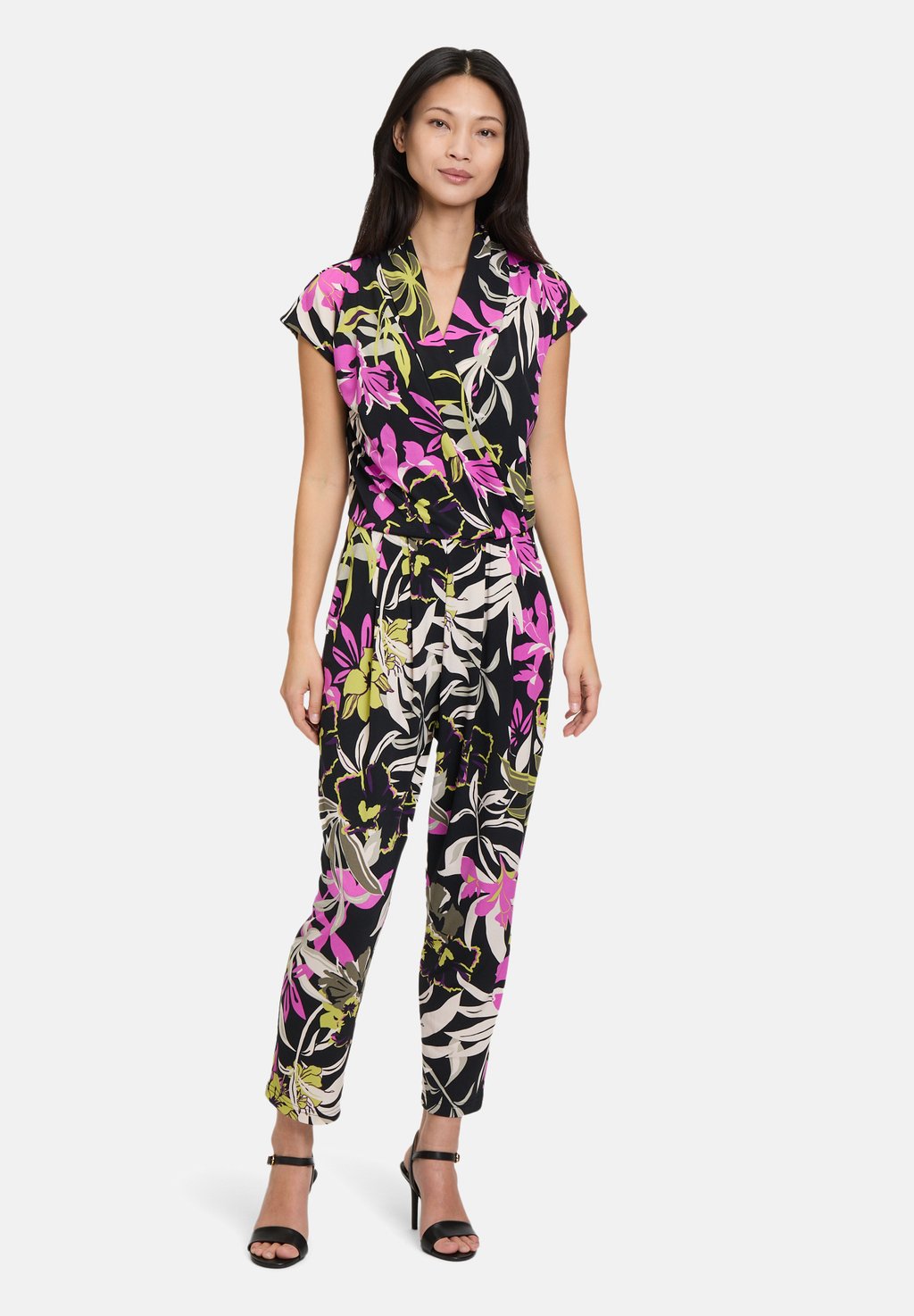 Комбинезон MIT EINGRIFFTASCHEN Betty Barclay, черный
Комбинезон MIT EINGRIFFTASCHEN Betty Barclay, черный