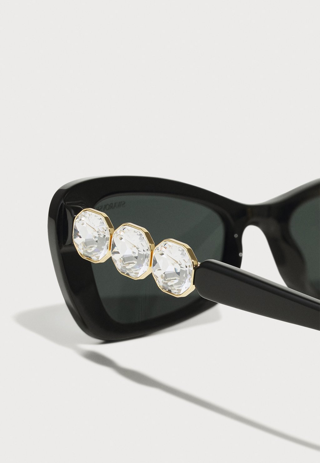 Солнцезащитные очки Swarovski, черный
Солнцезащитные очки Swarovski, черный