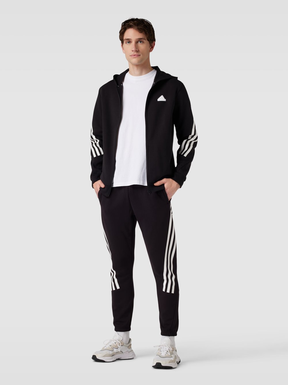 Спортивные брюки с контрастными полосками и эластичным поясом ADIDAS SPORTSWEAR, черный
Спортивные брюки с контрастными полосками и эластичным поясом ADIDAS SPORTSWEAR, черный