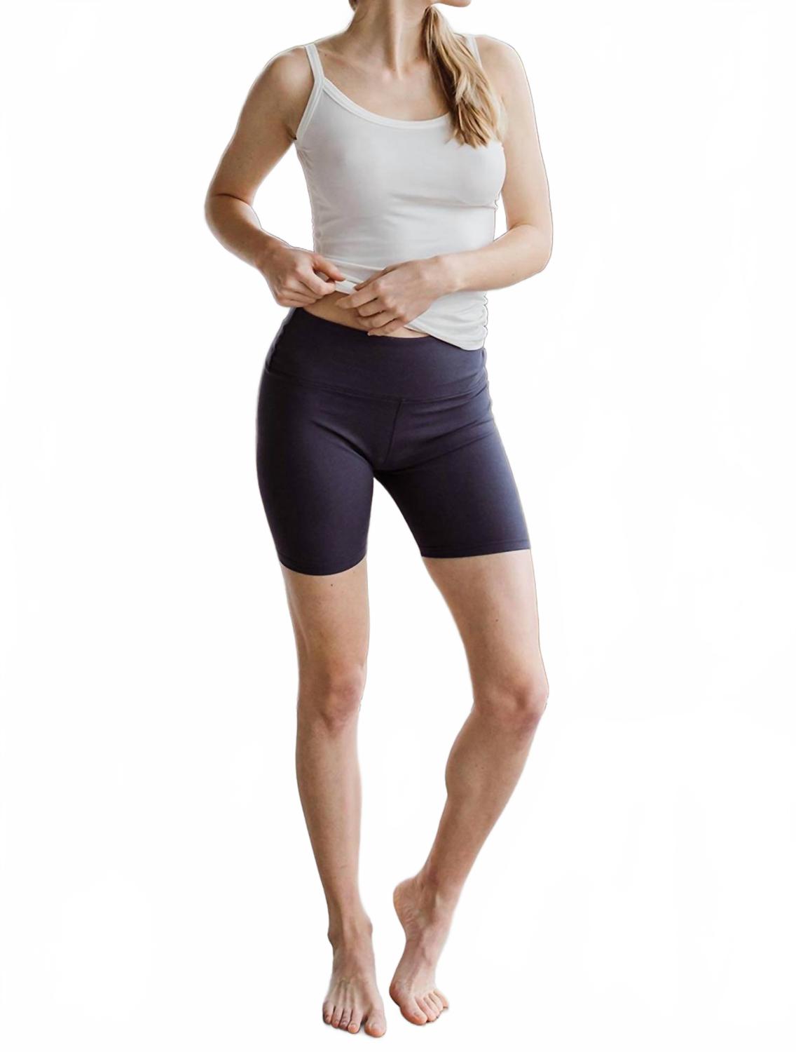 Лондонские ультра-стретч высокие шорты для йоги из бамбука и органического хлопка в цвете гематит Yala, Hematite
Лондонские ультра-стретч высокие шорты для йоги из бамбука и органического хлопка в цвете гематит Yala, Hematite