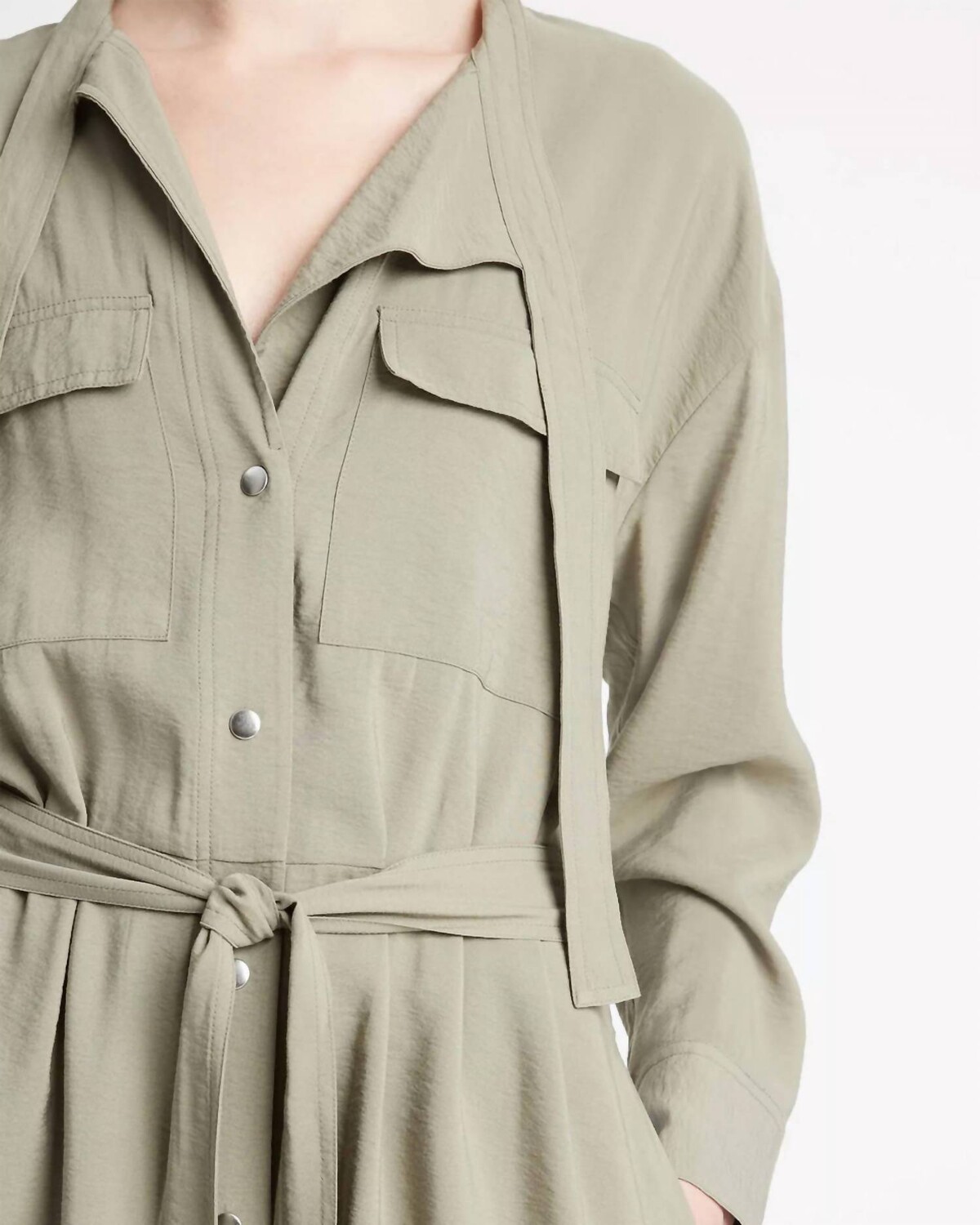 Мягкое практичное платье-рубашка цвета светлого морского папоротника Vince
Мягкое практичное платье-рубашка цвета светлого морского папоротника Vince