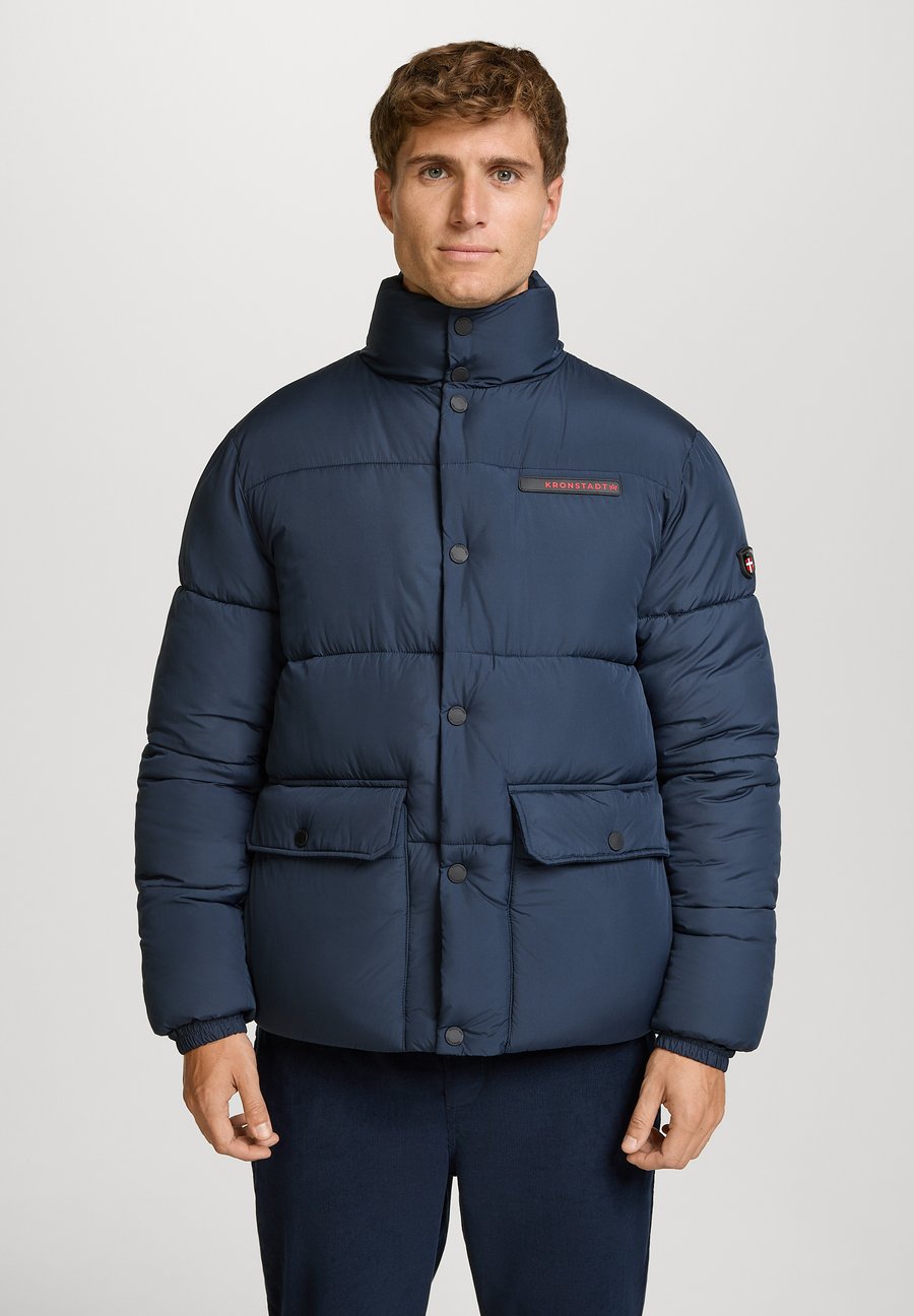 Куртка Kronstadt STEVENS PUFFER , Sky Captain/Dark Blue
Куртка Kronstadt STEVENS PUFFER , Sky Captain/Dark Blue