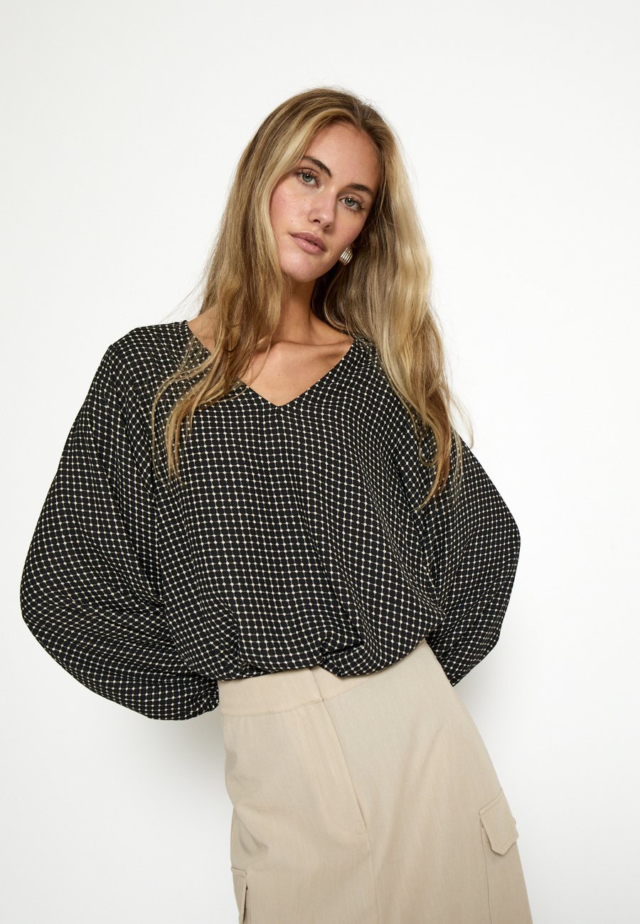 Блуза PEPPERCORN Blouse, Black Print/Black
Блуза PEPPERCORN Blouse, Black Print/Black