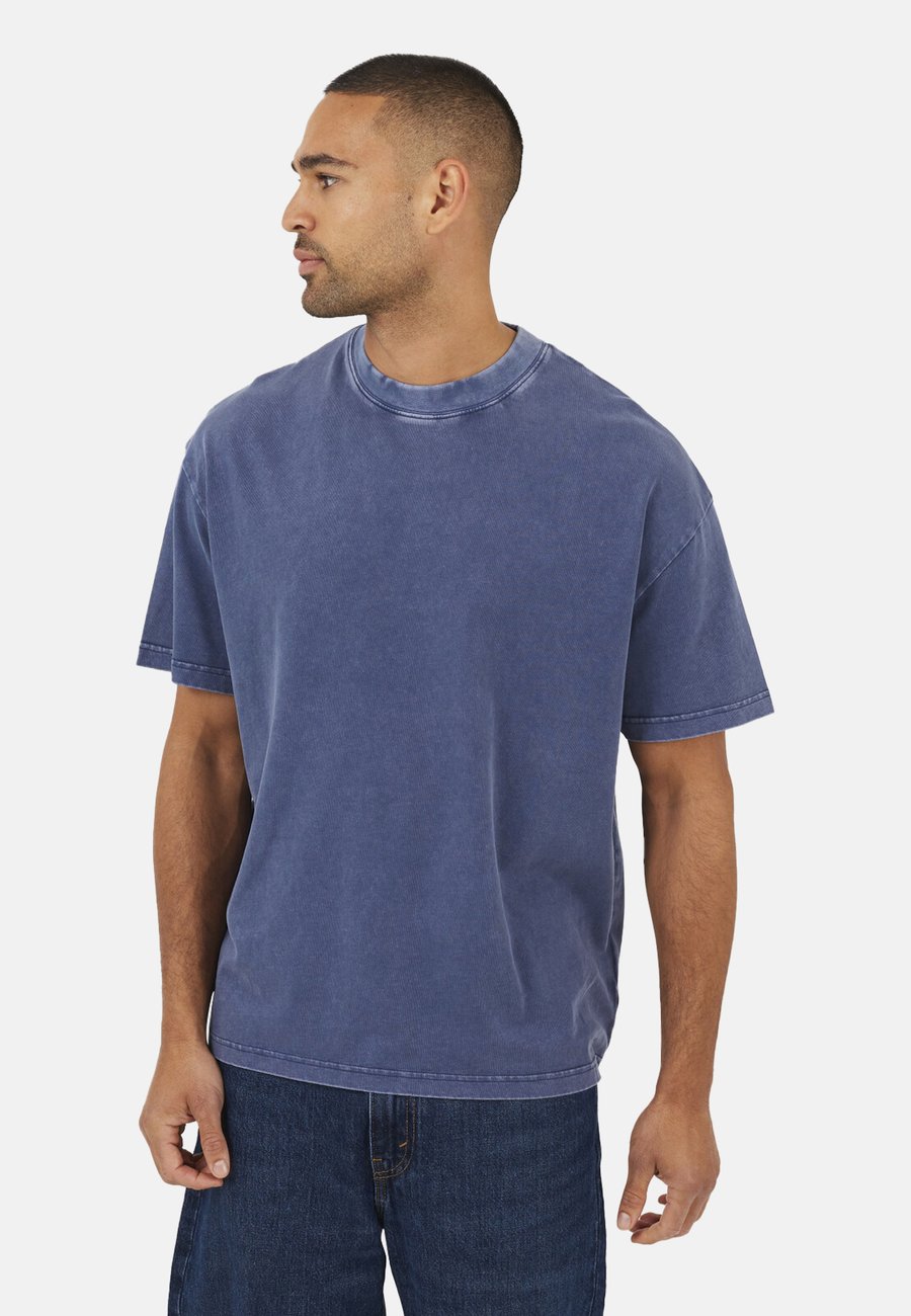 Футболка Brave Soul Basic T-shirt, Dark Blue/Royal Blue, Синий, Футболка Brave Soul Basic T-shirt, Dark Blue/Royal Blue
Футболка Brave Soul Basic T-shirt, Dark Blue/Royal Blue, Синий, Футболка Brave Soul Basic T-shirt, Dark Blue/Royal Blue