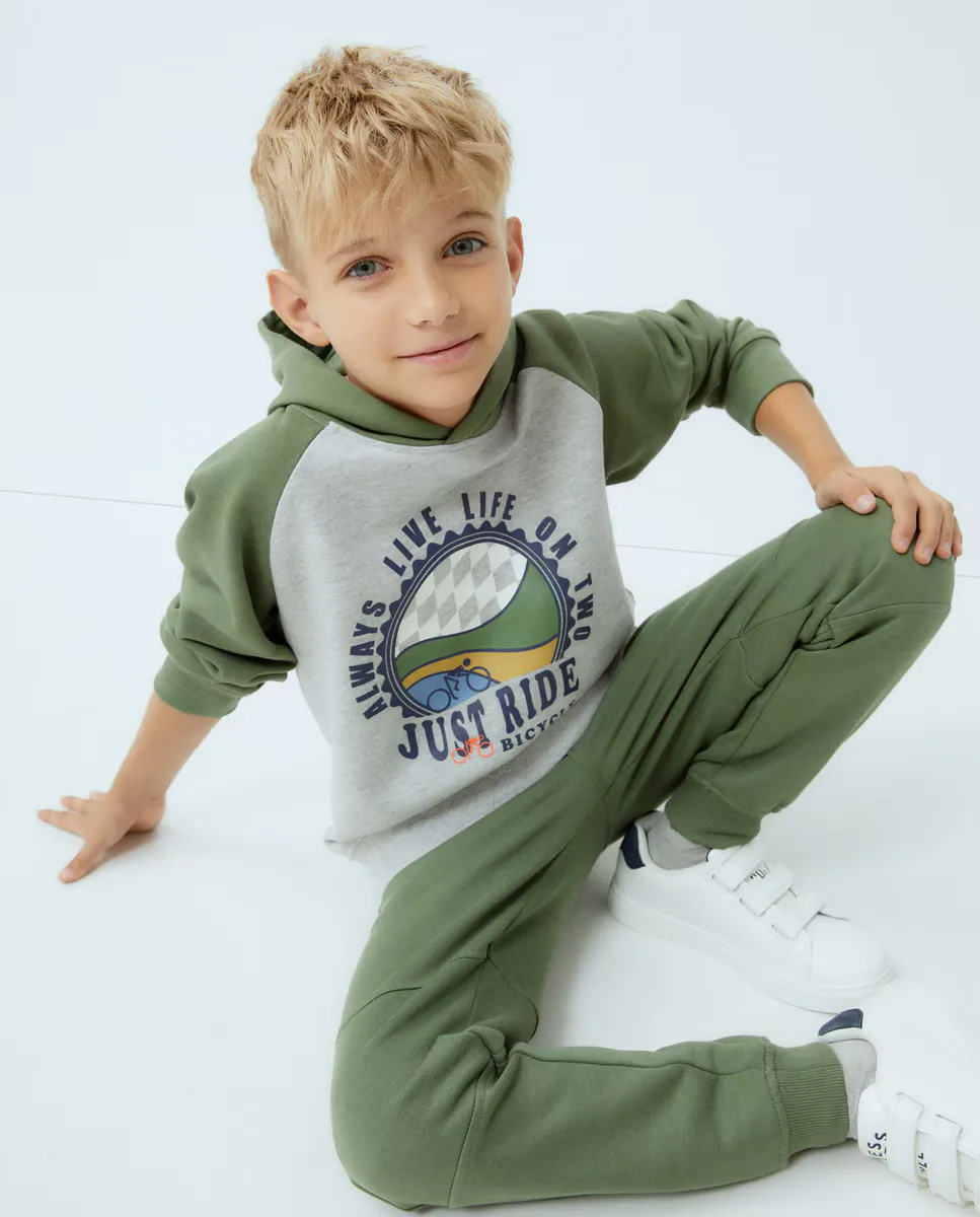 Комплект для мальчика, состоящий из толстовки и штанов Kids El Corte Inglés, зеленый
Комплект для мальчика, состоящий из толстовки и штанов Kids El Corte Inglés, зеленый