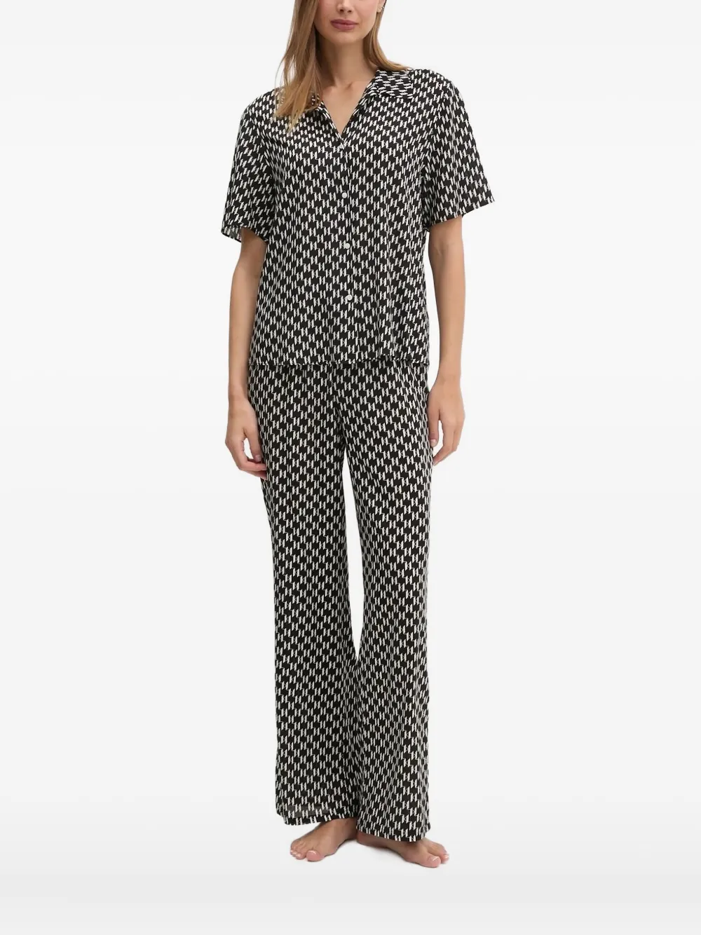 Рубашка с геометрическим принтом KARL LAGERFELD, черный 
Рубашка с геометрическим принтом KARL LAGERFELD, черный