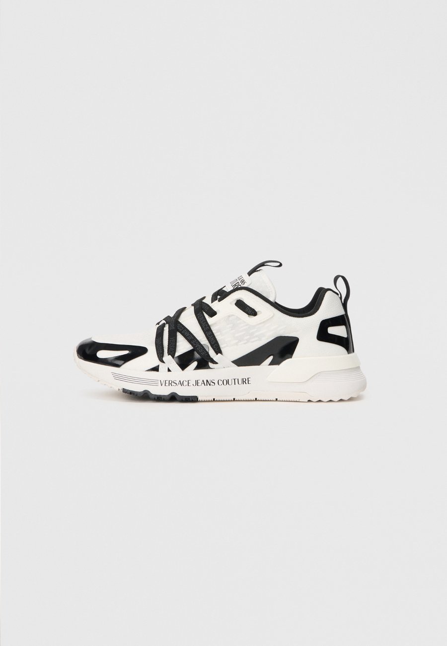 Кроссовки Versace Jeans Couture DYNAMIC, White/Black/White
Кроссовки Versace Jeans Couture DYNAMIC, White/Black/White