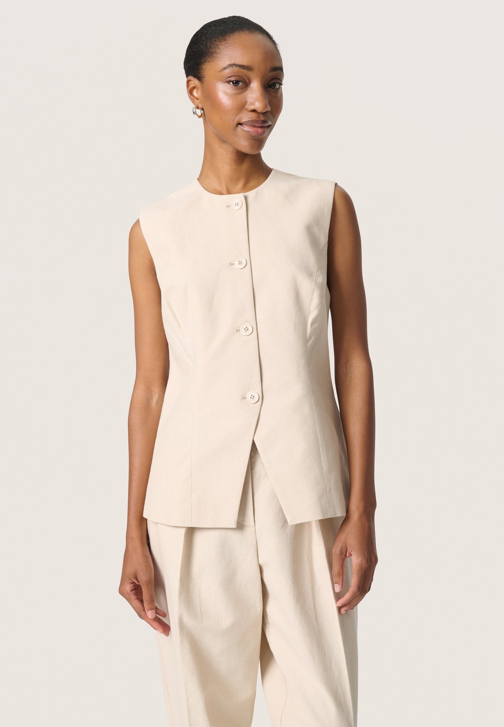 Жилет SLLINNENA Soaked in Luxury, бежевый
Жилет SLLINNENA Soaked in Luxury, бежевый