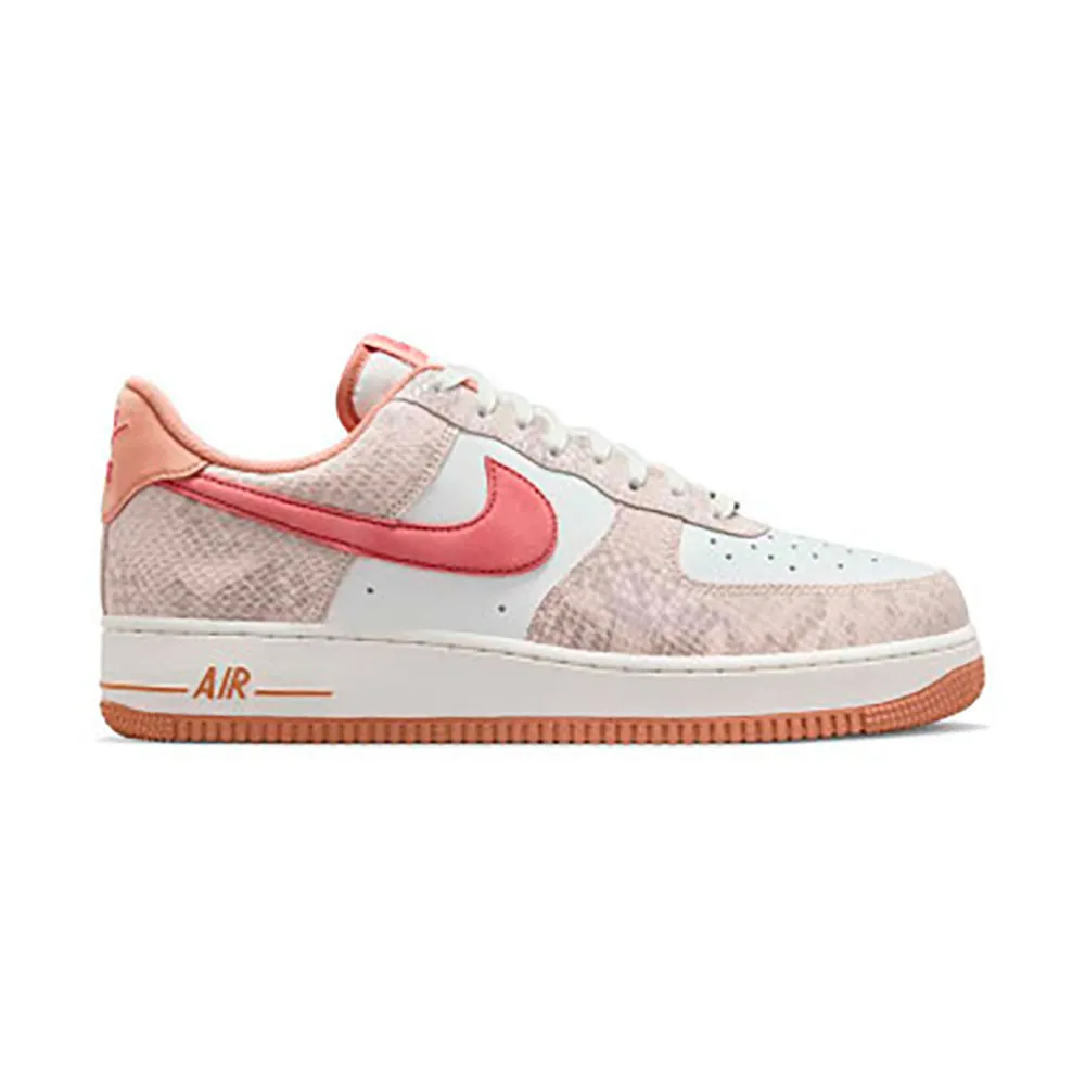 Кроссовки Nike Air Force 1 ´07 LV8 Emb, белый
Кроссовки Nike Air Force 1 ´07 LV8 Emb, белый