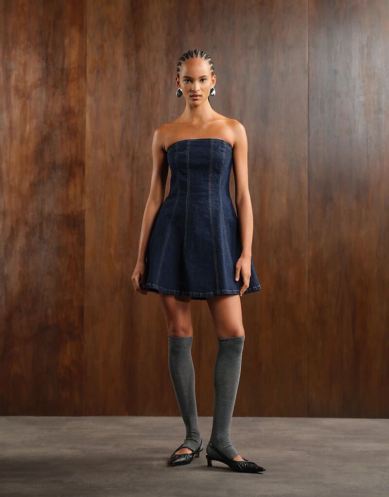 Джинсовое мини-платье-бандо Abercrombie & Fitch цвета индиго
Джинсовое мини-платье-бандо Abercrombie & Fitch цвета индиго