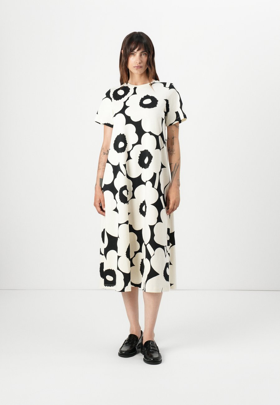 Платье Marimekko PISTEINEN , Off White/Black/Off-White
Платье Marimekko PISTEINEN , Off White/Black/Off-White
