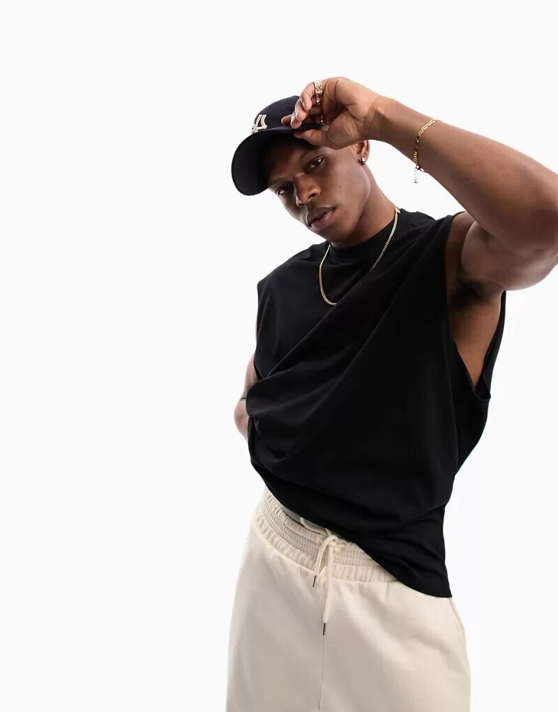 Черная объемная майка с низкой проймой ASOS
Черная объемная майка с низкой проймой ASOS