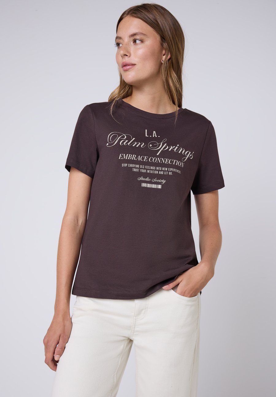 Футболка Street One Studio MIT WORDING, Rot/Bordeaux
Футболка Street One Studio MIT WORDING, Rot/Bordeaux