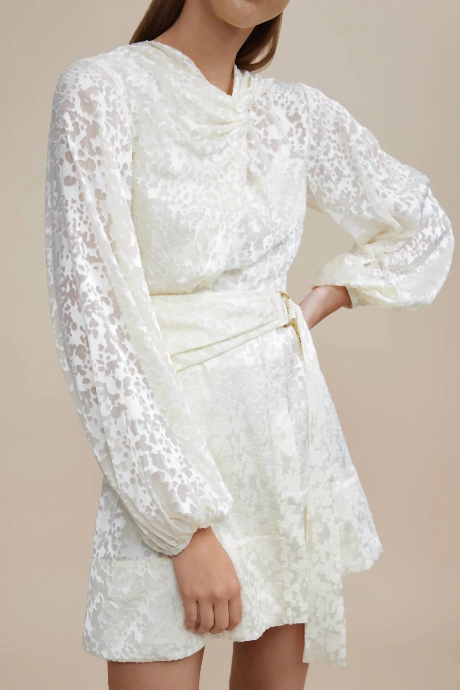 Платье Burling Cream в белом цвете ACLER
Платье Burling Cream в белом цвете ACLER