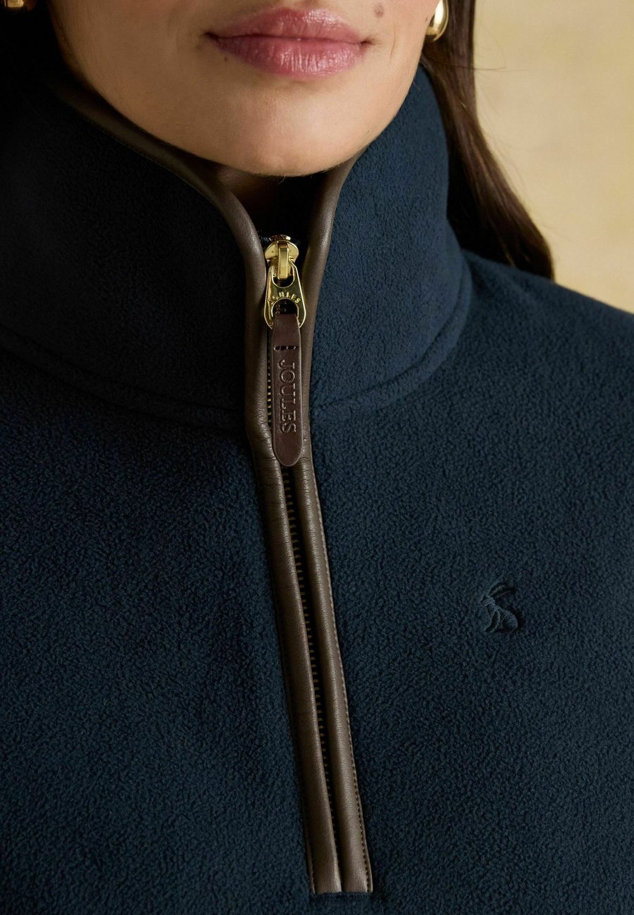 Джемпер Tom Joule Fleece jumper, Navy/Blue
Джемпер Tom Joule Fleece jumper, Navy/Blue