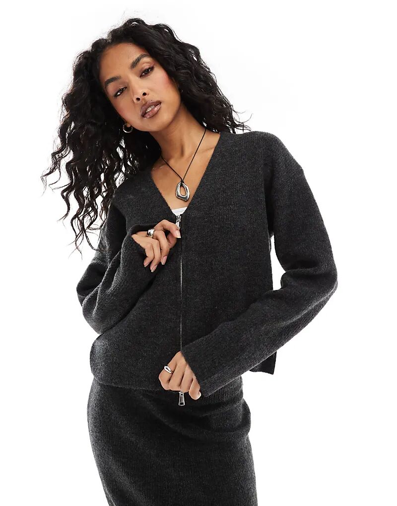 PIECES Mix & Match Кардиган цвета уголь с V-образным вырезом (часть комплекта)
PIECES Mix & Match Кардиган цвета уголь с V-образным вырезом (часть комплекта)