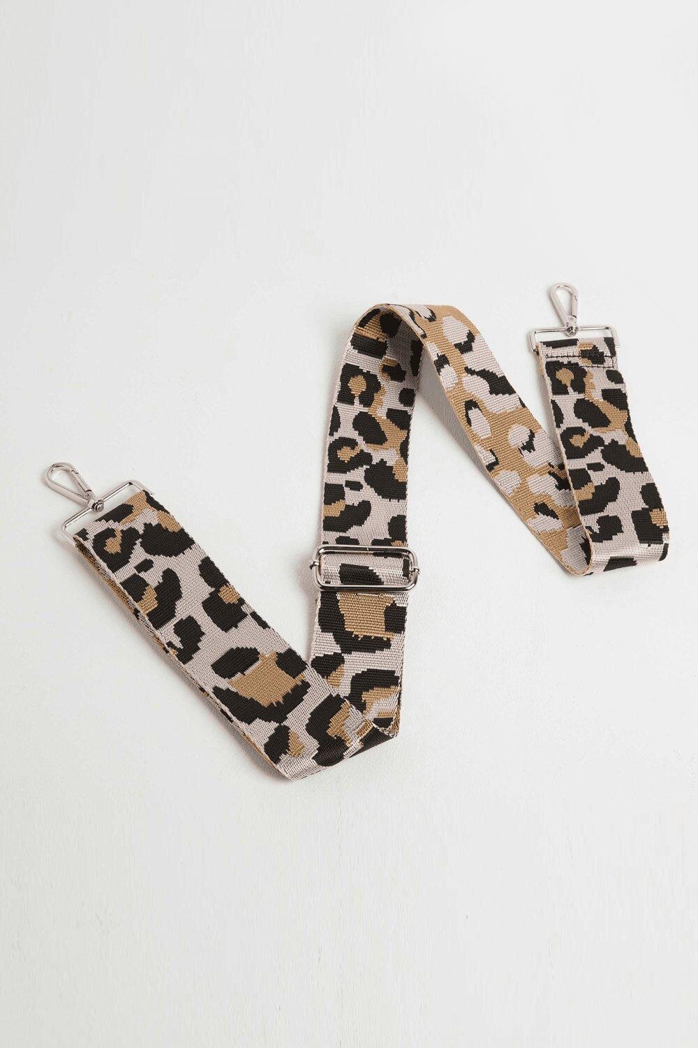 Ремень через плечо с легким леопардовым принтом Betsy & Floss, розовый
Ремень через плечо с легким леопардовым принтом Betsy & Floss, розовый