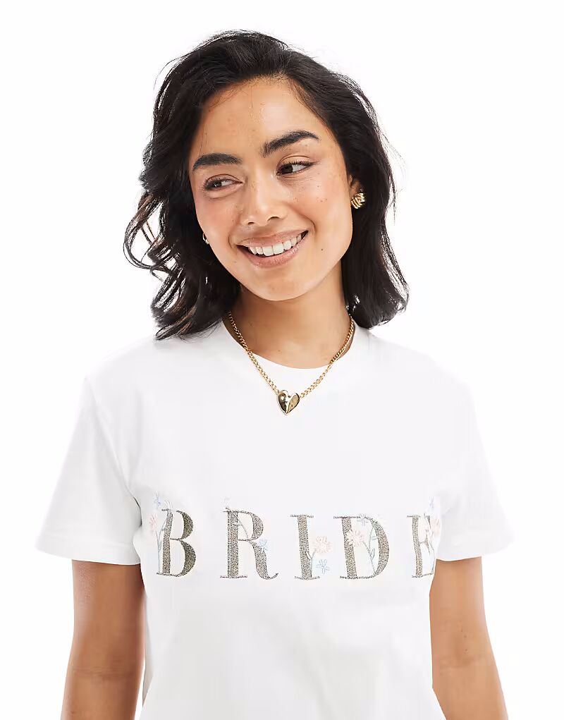 Футболка «Невеста» с вышивкой белого цвета от Maya
Футболка «Невеста» с вышивкой белого цвета от Maya