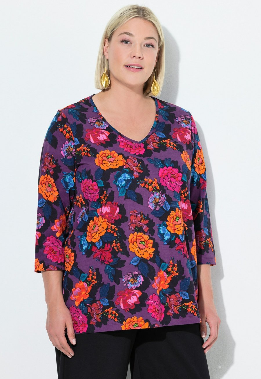 Топ Ulla Popken VIBRANT FLORAL EMPIRE 3/4 SLEEVE TEE, Black/Multi-Coloured
Топ Ulla Popken VIBRANT FLORAL EMPIRE 3/4 SLEEVE TEE, Black/Multi-Coloured