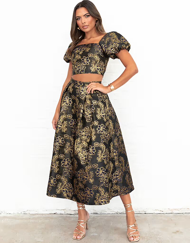 Юбка миди Floral с жаккардовым узором и складками, темно-синего цвета Maya
Юбка миди Floral с жаккардовым узором и складками, темно-синего цвета Maya