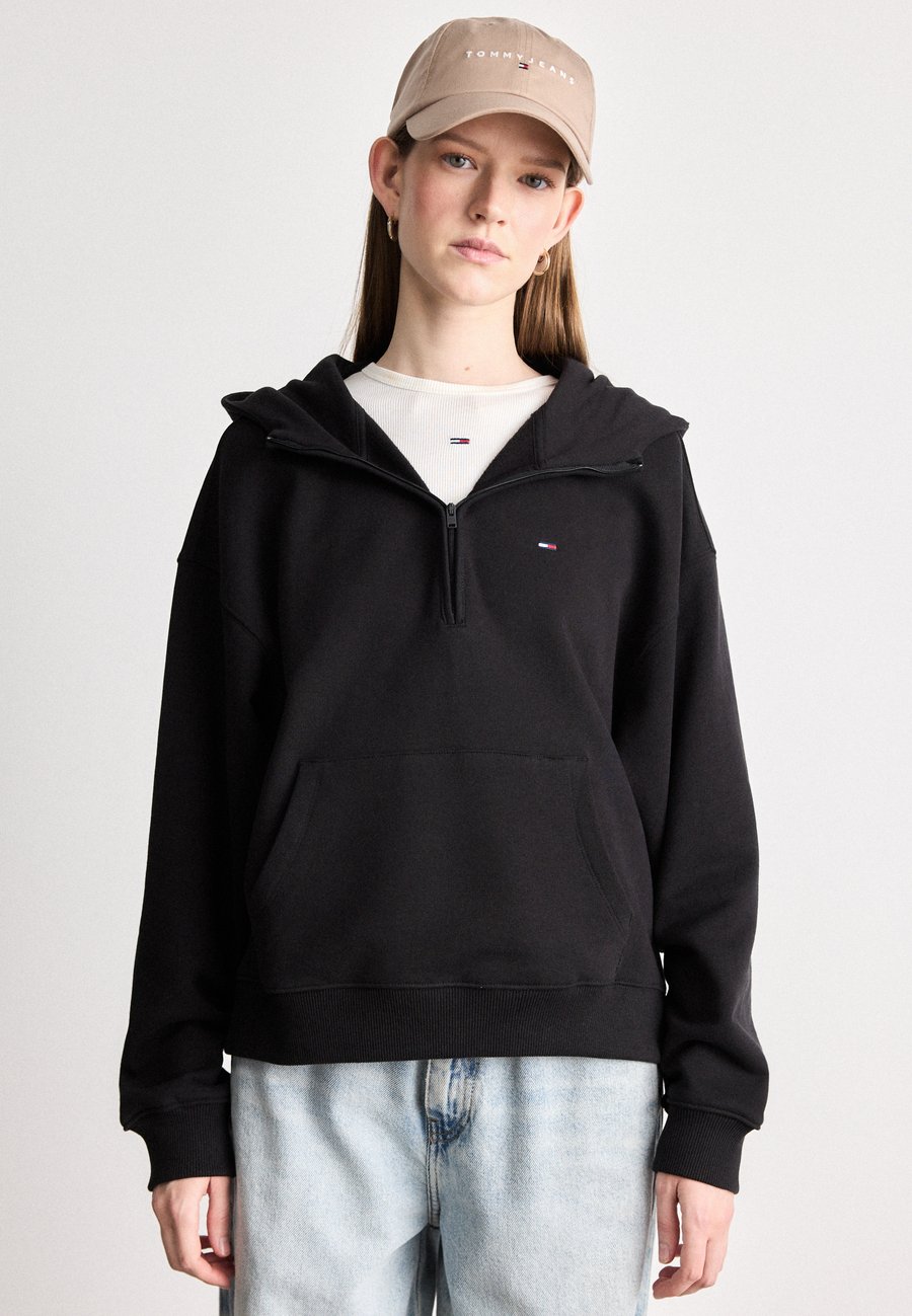 Толстовка Tommy Jeans FLAG ZIP HOODIE, Black, Черный, Толстовка Tommy Jeans FLAG ZIP HOODIE, Black
Толстовка Tommy Jeans FLAG ZIP HOODIE, Black, Черный, Толстовка Tommy Jeans FLAG ZIP HOODIE, Black
