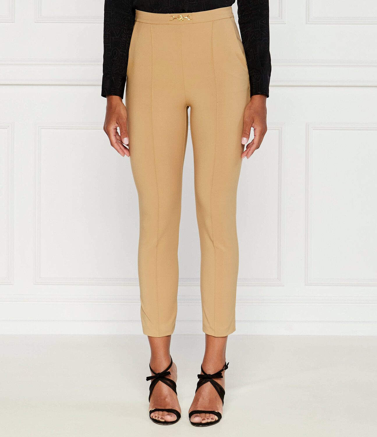 Брюки Elisabetta Franchi Slim Fit high waist, бежевый
Брюки Elisabetta Franchi Slim Fit high waist, бежевый