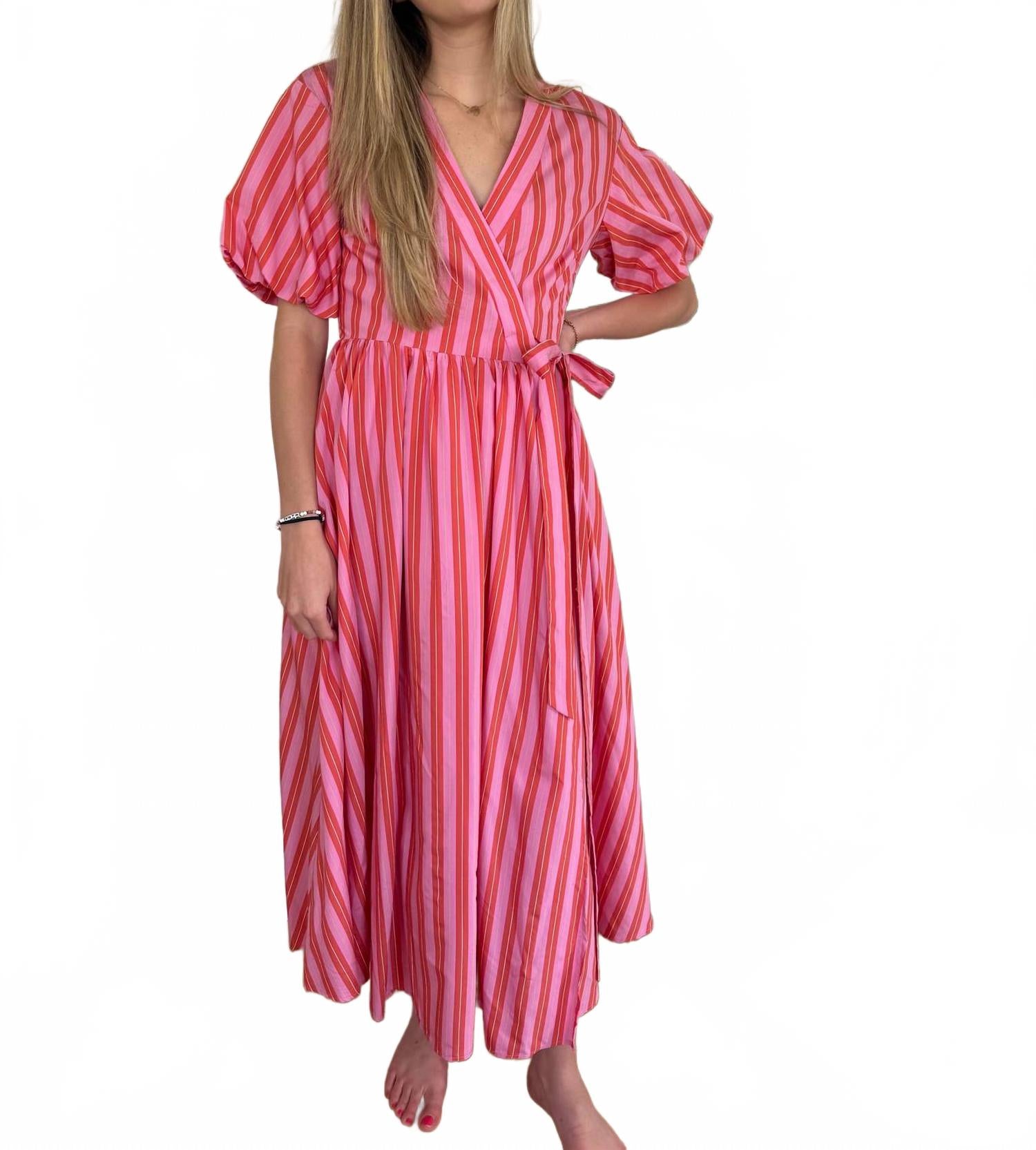 Aelia Полосатое миди-платье с короткими рукавами и запахом в розовом цвете FRNCH 
Aelia Полосатое миди-платье с короткими рукавами и запахом в розовом цвете FRNCH