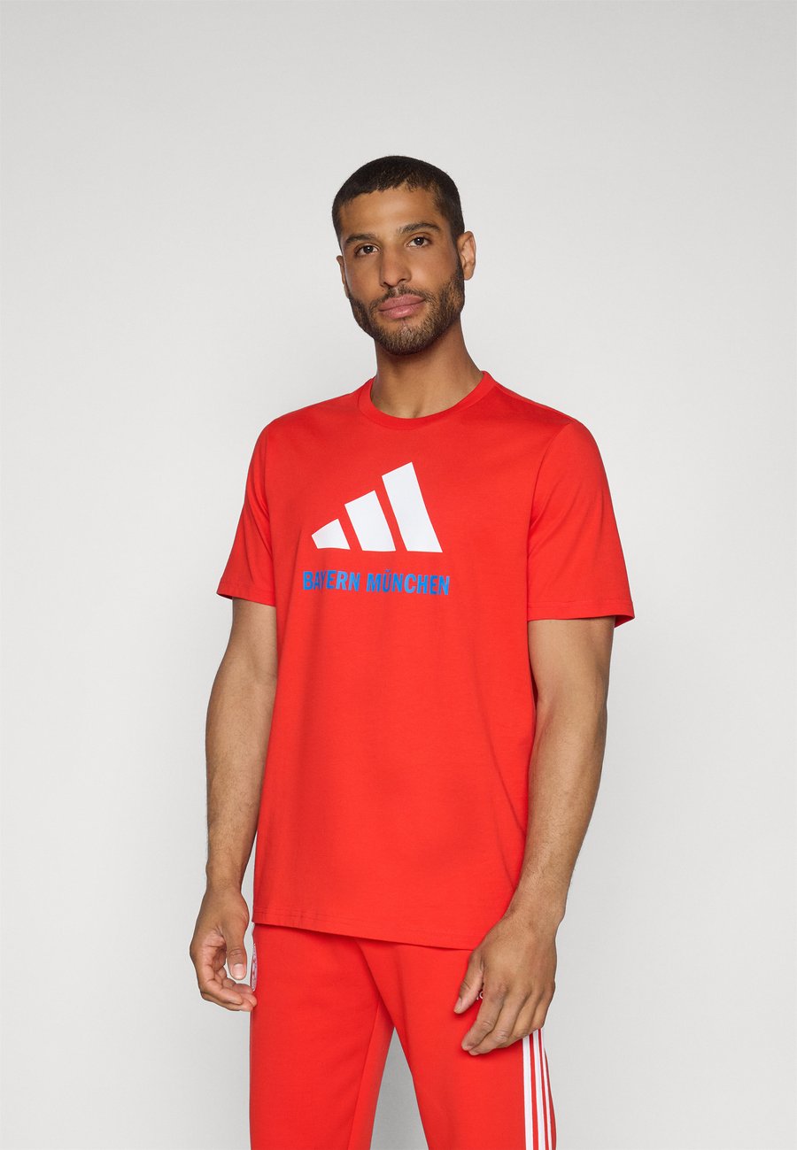Спортивная футболка Adidas Performance FC BAYERN MUNICH SEASONAL GRAPHIC TEE, Red/White/Red
Спортивная футболка Adidas Performance FC BAYERN MUNICH SEASONAL GRAPHIC TEE, Red/White/Red