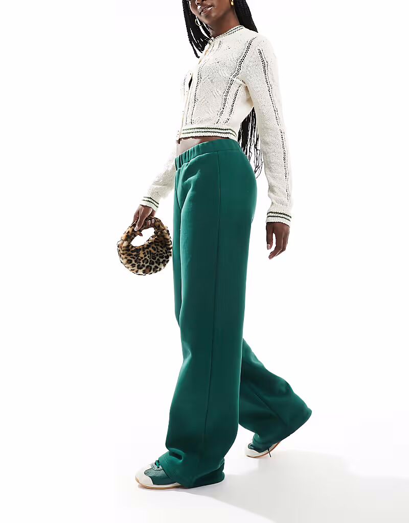 Широкие брюки-джоггеры ASOS DESIGN цвета лесной зеленый
Широкие брюки-джоггеры ASOS DESIGN цвета лесной зеленый