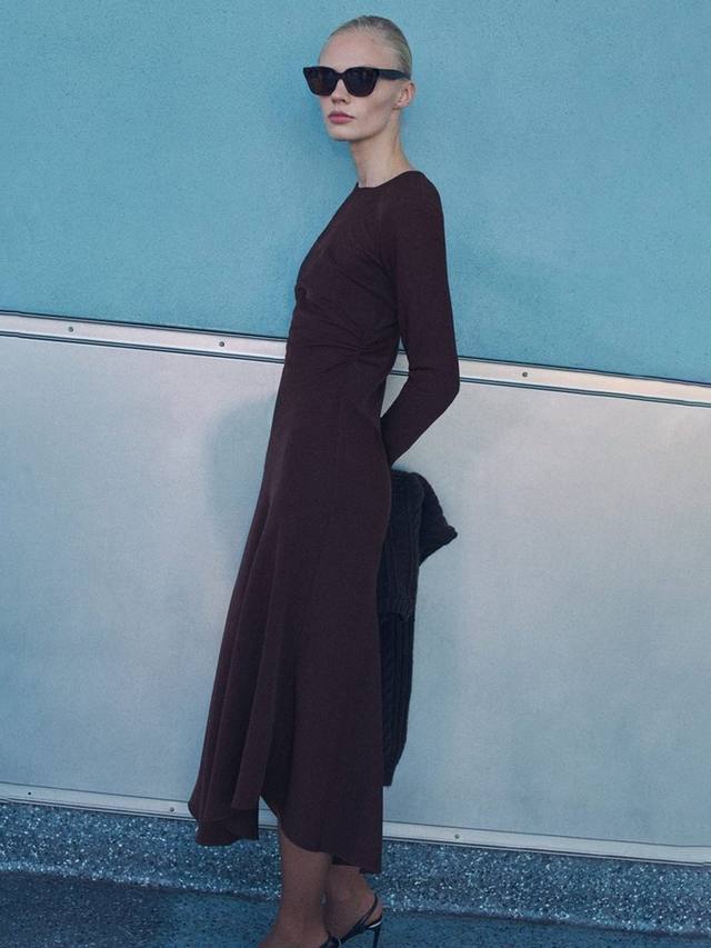 Праздничное драповое платье Mango, коричневый
Праздничное драповое платье Mango, коричневый