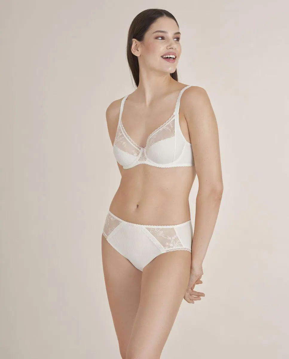 Бюстгальтер на косточках с романтической вышивкой Conturelle, кремовый
Бюстгальтер на косточках с романтической вышивкой Conturelle, кремовый