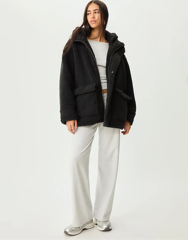 Короткая шуба Stradivarius из искусственной овчины серого цвета
Короткая шуба Stradivarius из искусственной овчины серого цвета