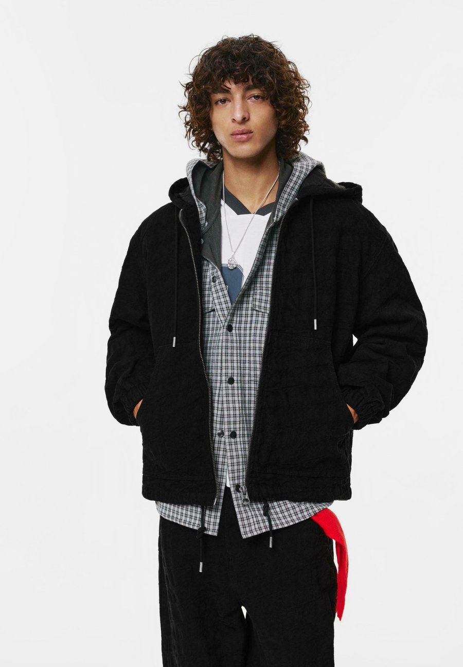Куртка PULL&BEAR HOODED, Black
Куртка PULL&BEAR HOODED, Black