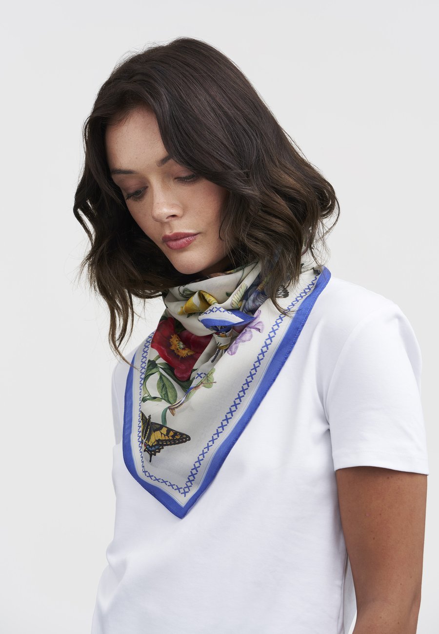 Шарф FABLE ENGLAND AGNES TALES SQUARE, Multi Colour/Multi-Coloured
Шарф FABLE ENGLAND AGNES TALES SQUARE, Multi Colour/Multi-Coloured