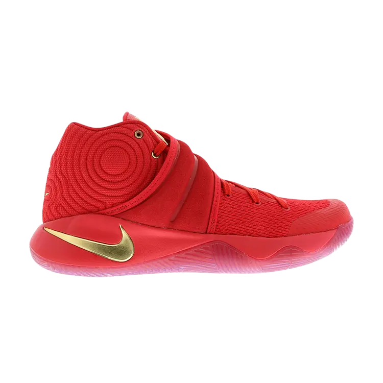 Кроссовки Nike Kyrie 2 'Gold Swoosh', красный 
Кроссовки Nike Kyrie 2 'Gold Swoosh', красный