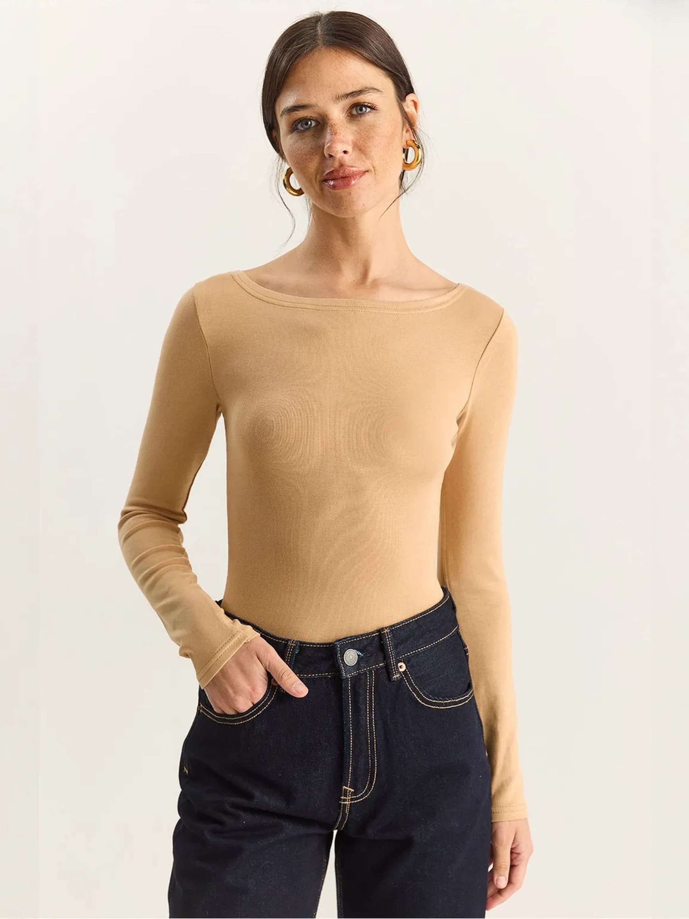 Bianco Lucci Лонгслив в бежевом цвете
Bianco Lucci Лонгслив в бежевом цвете