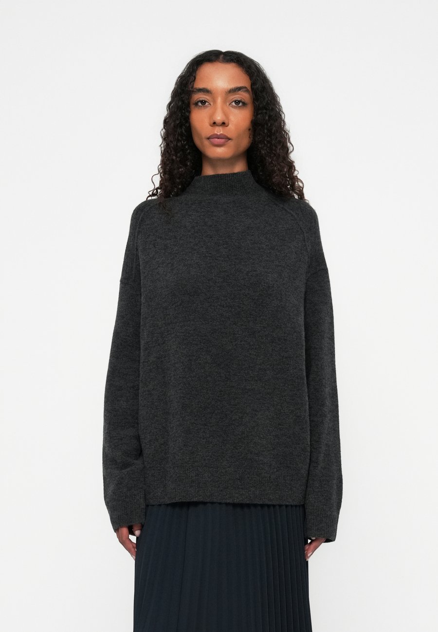 Джемпер Marc O'Polo DENIM PULLOVER LONG SLEEVE MOCK NECK, Anthra Melange/Dark Grey
Джемпер Marc O'Polo DENIM PULLOVER LONG SLEEVE MOCK NECK, Anthra Melange/Dark Grey