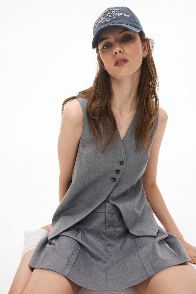 Длинный жилет H&M, серый
Длинный жилет H&M, серый