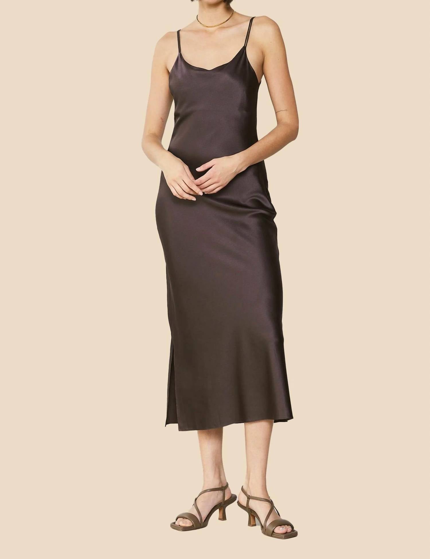 Платье Jamie Silk Bias из шелка в коричневом цвете Current air
Платье Jamie Silk Bias из шелка в коричневом цвете Current air