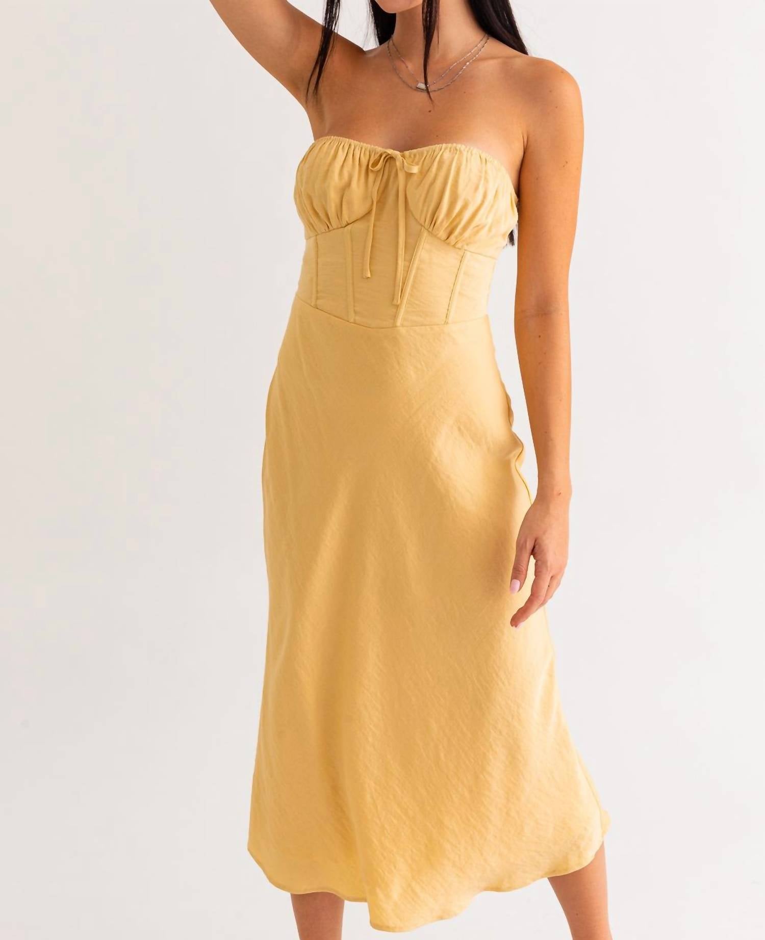 Женевское миди-платье в пыльно-желтом цвете LE LIS
Женевское миди-платье в пыльно-желтом цвете LE LIS