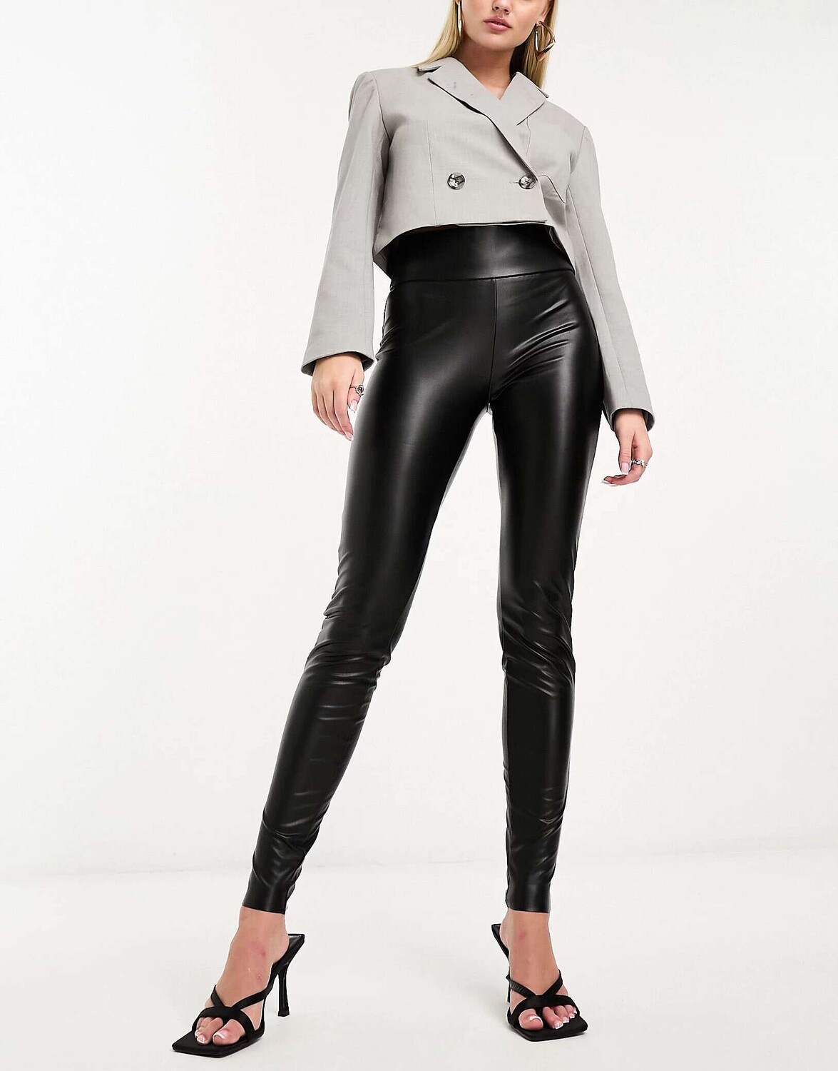 Черные кожаные леггинсы Vila
Черные кожаные леггинсы Vila