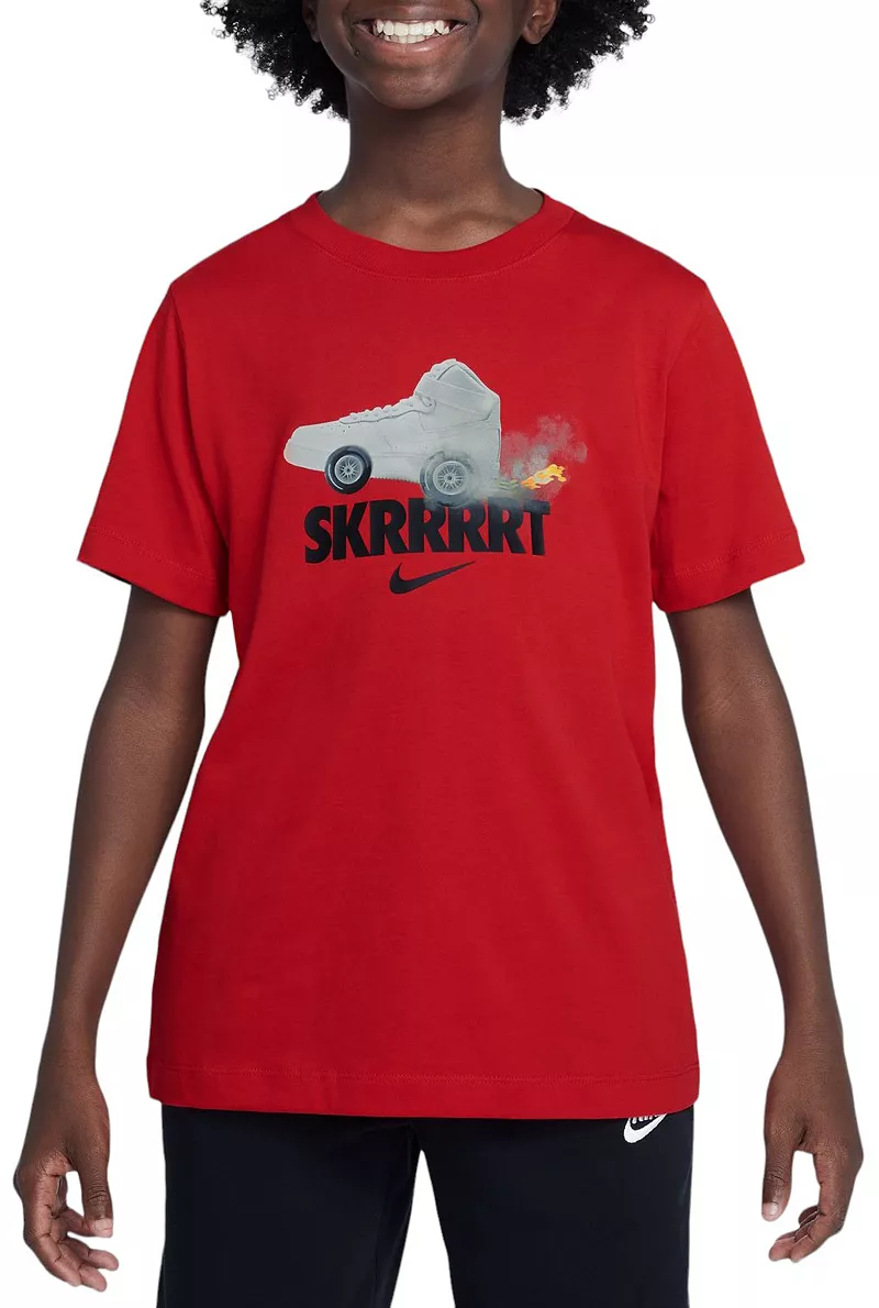 Детская футболка с графическим рисунком Nike Sportswear Photo Finish, цвет University Red
Детская футболка с графическим рисунком Nike Sportswear Photo Finish, цвет University Red