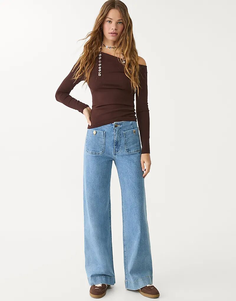 Минималистичные джинсы Stradivarius D77 с карманами светло-голубого цвета
Минималистичные джинсы Stradivarius D77 с карманами светло-голубого цвета