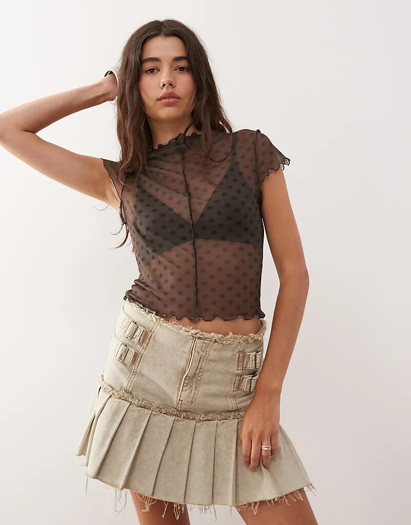 Детская футболка с высоким воротом COLLUSION коричневого цвета с пятнами
Детская футболка с высоким воротом COLLUSION коричневого цвета с пятнами