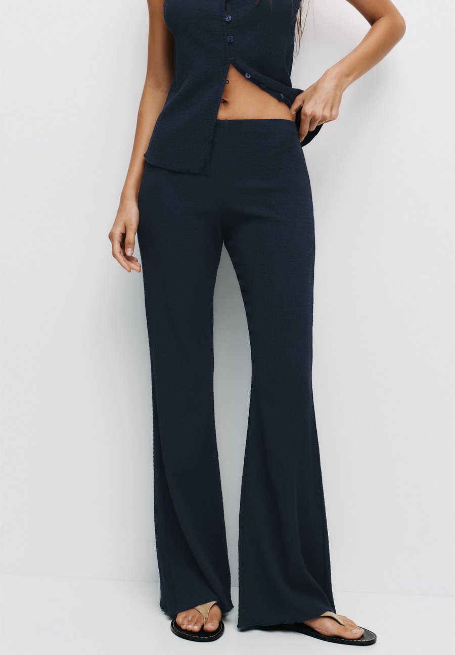 Брюки PULL&BEAR Trousers, Dark Blue
Брюки PULL&BEAR Trousers, Dark Blue