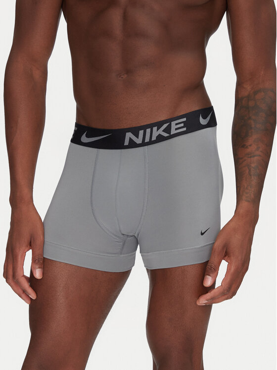 Комплект из 3 трусов-боксеров 0000KE1156 Nike, черный
Комплект из 3 трусов-боксеров 0000KE1156 Nike, черный