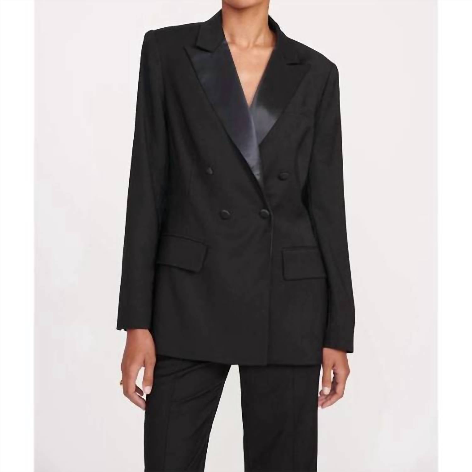 Черный смокинг-блейзер с арочным вырезом STAUD
Черный смокинг-блейзер с арочным вырезом STAUD