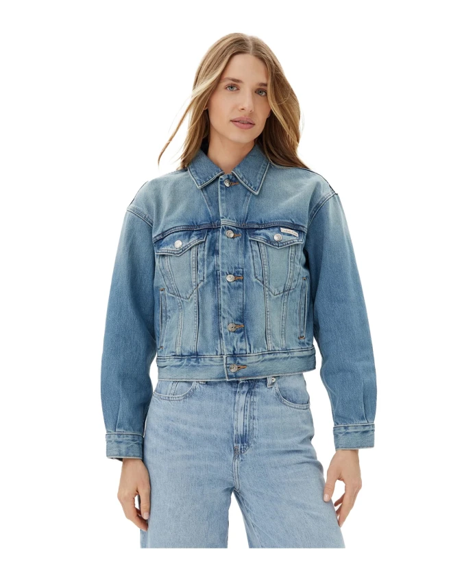 Синяя куртка с нашивкой. Calvin Klein, синий
Синяя куртка с нашивкой. Calvin Klein, синий