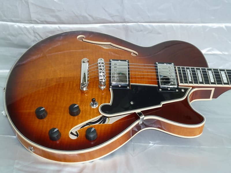 Электрогитара D'Angelico Premier SS 2023 - Iced Tea Burst
Электрогитара D'Angelico Premier SS 2023 - Iced Tea Burst